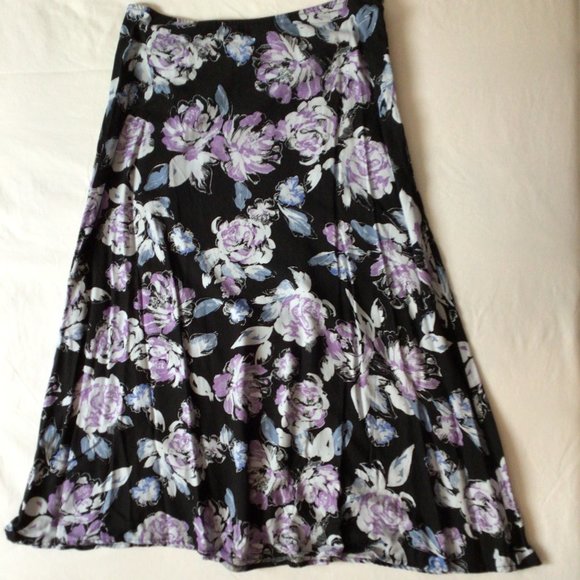 Croft & Barrow - Purple, blue & white floral skirt with black background - Picture 5 of 9